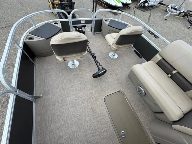 Slide: The Image of Sun Tracker Fishin' Barge 22 XP3 2022 - 36