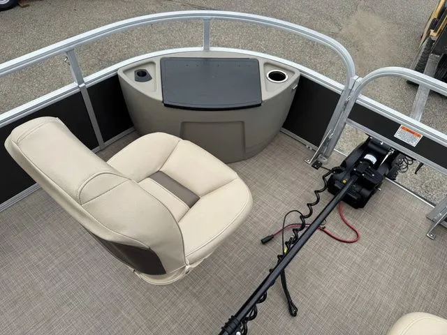 Slide: The Image of Sun Tracker Fishin' Barge 22 XP3 2022 - 37