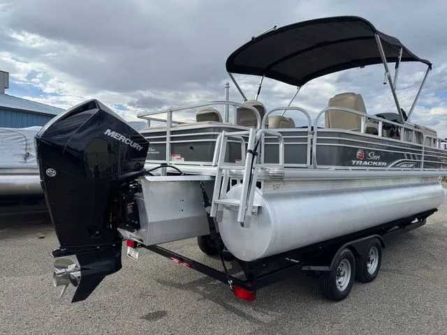 Slide: The Image of Sun Tracker Fishin' Barge 22 XP3 2022 - 4