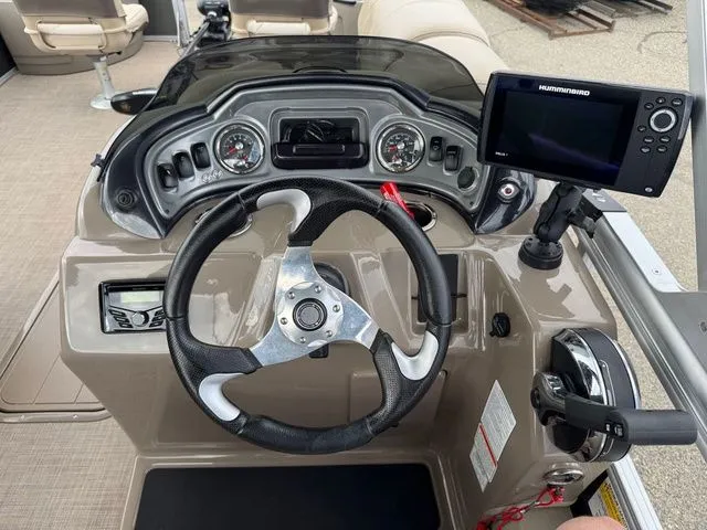 Slide: The Image of Sun Tracker Fishin' Barge 22 XP3 2022 - 40