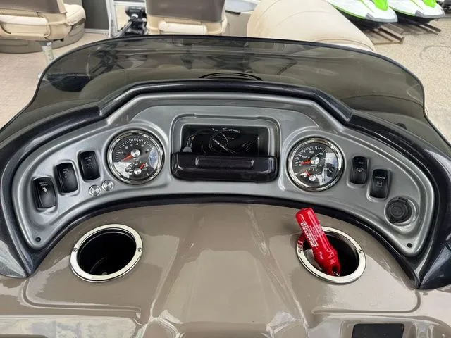 Slide: The Image of Sun Tracker Fishin' Barge 22 XP3 2022 - 42