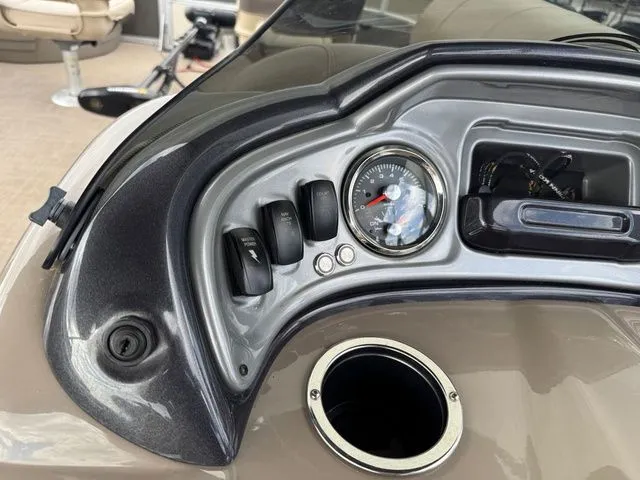 Slide: The Image of Sun Tracker Fishin' Barge 22 XP3 2022 - 43