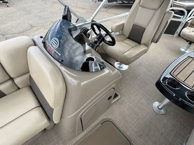 Slide: The Image of Sun Tracker Fishin' Barge 22 XP3 2022 - 47