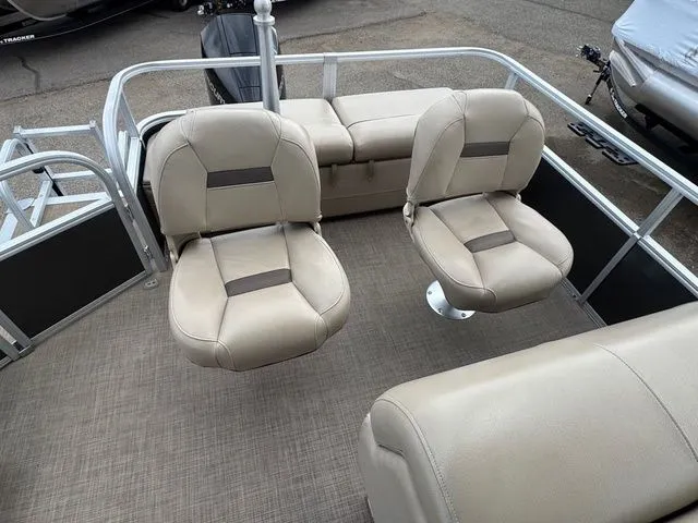 Slide: The Image of Sun Tracker Fishin' Barge 22 XP3 2022 - 48