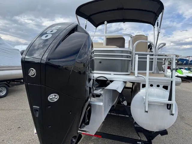 Slide: The Image of Sun Tracker Fishin' Barge 22 XP3 2022 - 5