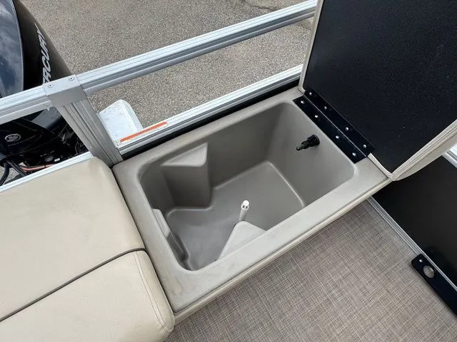 Slide: The Image of Sun Tracker Fishin' Barge 22 XP3 2022 - 52