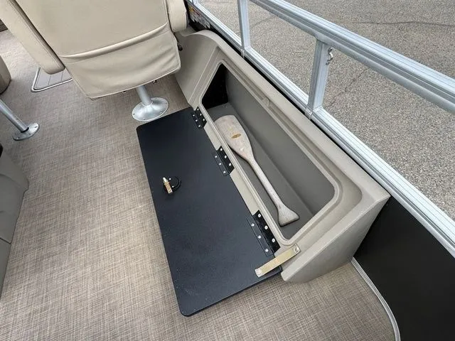 Slide: The Image of Sun Tracker Fishin' Barge 22 XP3 2022 - 53