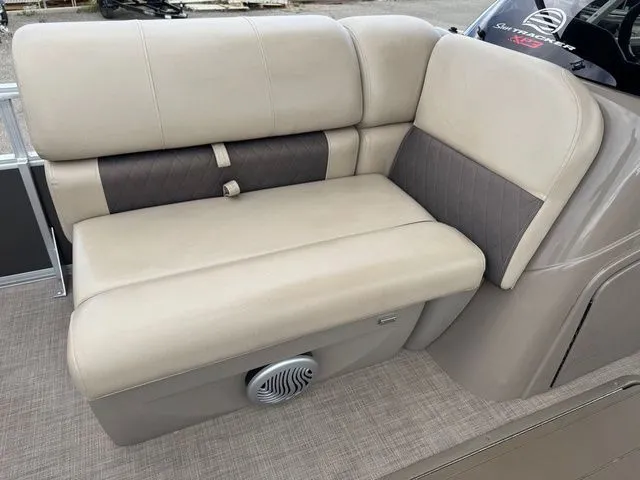 Slide: The Image of Sun Tracker Fishin' Barge 22 XP3 2022 - 56