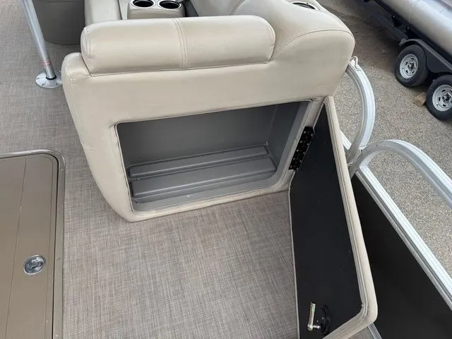 Slide: The Image of Sun Tracker Fishin' Barge 22 XP3 2022 - 57