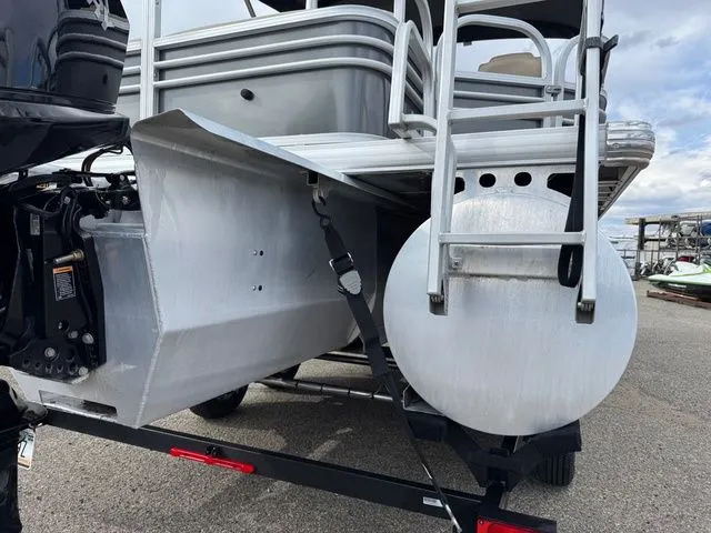 Slide: The Image of Sun Tracker Fishin' Barge 22 XP3 2022 - 6