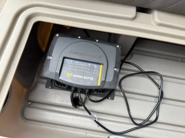 Slide: The Image of Sun Tracker Fishin' Barge 22 XP3 2022 - 61