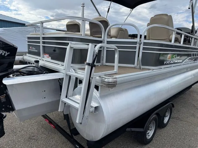 Slide: The Image of Sun Tracker Fishin' Barge 22 XP3 2022 - 7