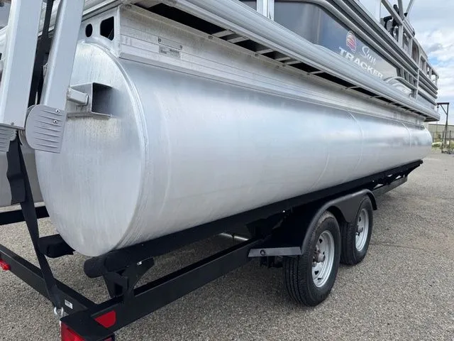 Slide: The Image of Sun Tracker Fishin' Barge 22 XP3 2022 - 8