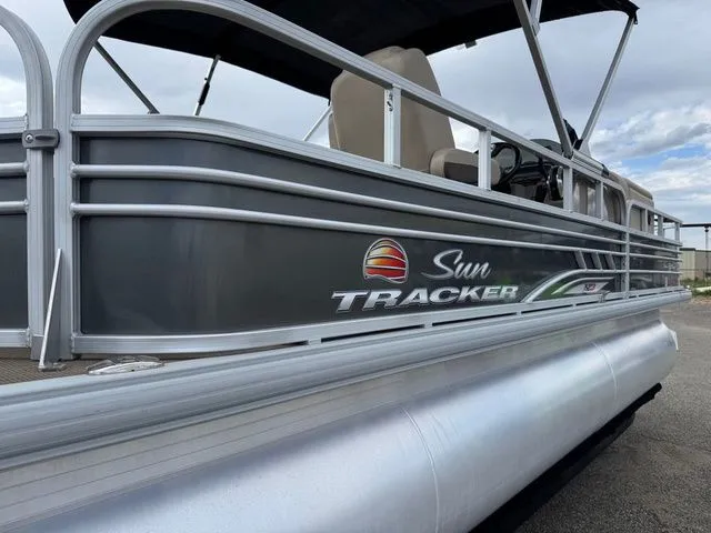 Slide: The Image of Sun Tracker Fishin' Barge 22 XP3 2022 - 9