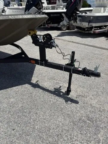 Slide: The Image of Tracker Grizzly 1860 CC 2026 - 10