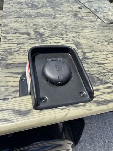 Slide: The Image of Tracker Grizzly 1860 CC 2026 - 14