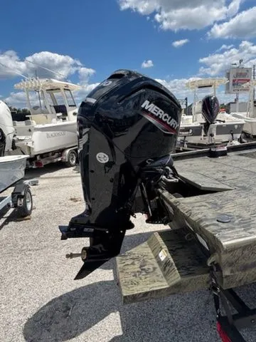 Slide: The Image of Tracker Grizzly 1860 CC 2026 - 3