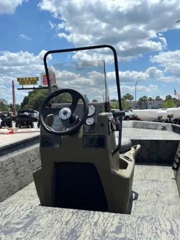 Slide: The Image of Tracker Grizzly 1860 CC 2026 - 5
