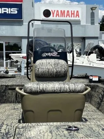 Slide: The Image of Tracker Grizzly 1860 CC 2026 - 9