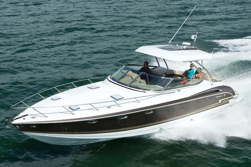 Slide: The Image of Manufacturer Provided Image: 2015 Formula 370 Super Sport cruising on open water. - 7