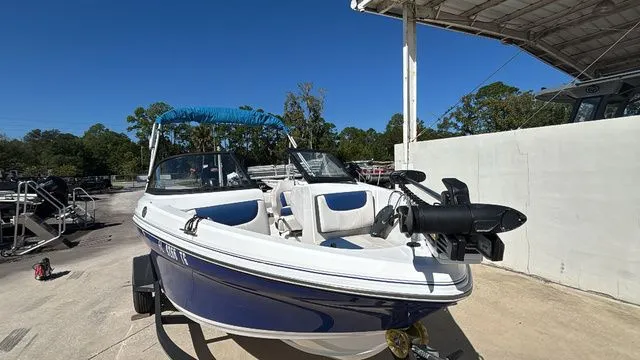 Slide: The Image of Tahoe 185 S 2022 - 12