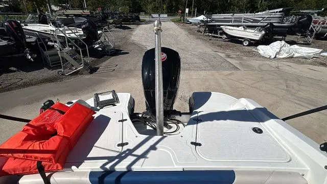 Slide: The Image of Tahoe 185 S 2022 - 13