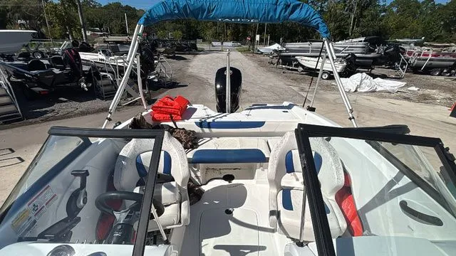 Slide: The Image of Tahoe 185 S 2022 - 15