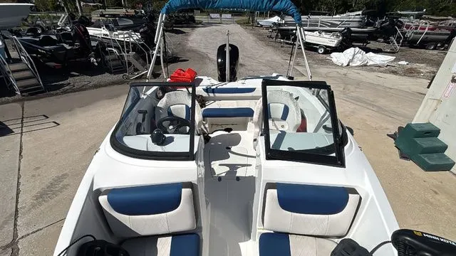 Slide: The Image of Tahoe 185 S 2022 - 17