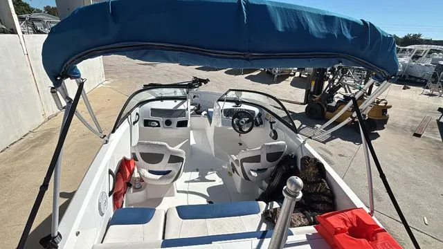 Slide: The Image of Tahoe 185 S 2022 - 18