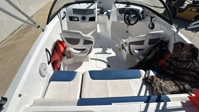 Slide: The Image of Tahoe 185 S 2022 - 19