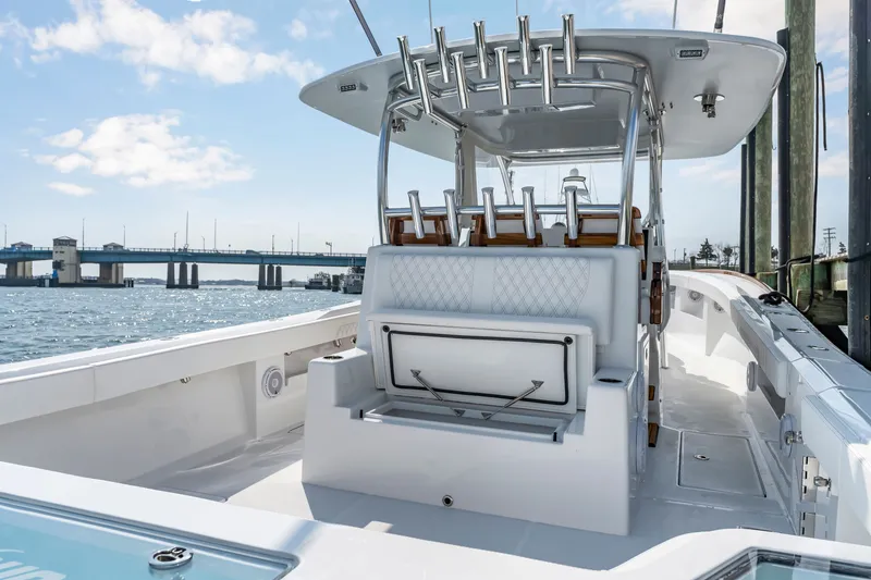 Slide: The Image of Front Runner 39 Center Console 2026 - 54