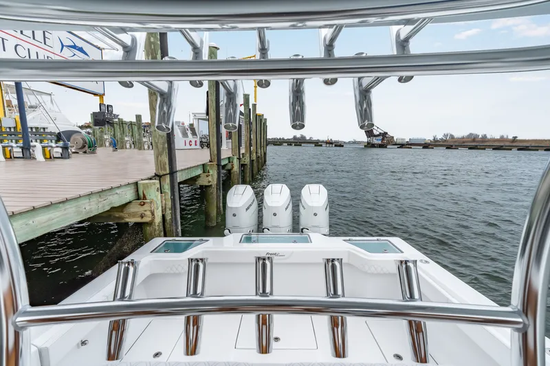 Slide: The Image of Front Runner 39 Center Console 2026 - 73