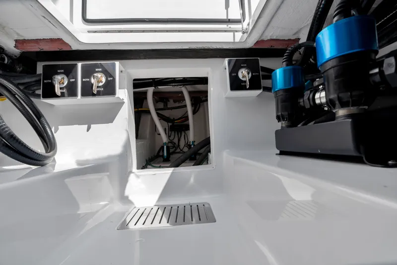 Slide: The Image of Front Runner 39 Center Console 2026 - 79