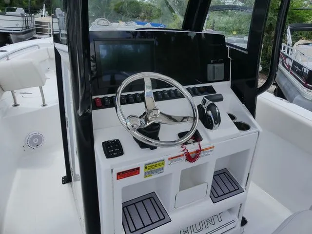 Slide: The Image of Sea Hunt Ultra 239 SE 2023 - 10