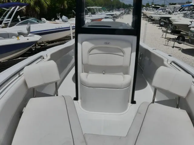 Slide: The Image of Sea Hunt Ultra 239 SE 2023 - 14