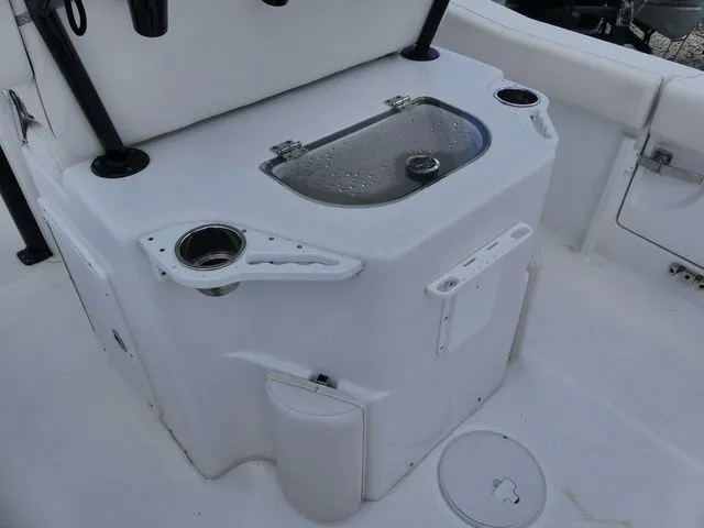 Slide: The Image of Sea Hunt Ultra 239 SE 2023 - 6