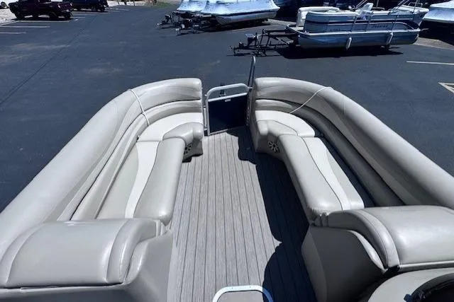 Slide: The Image of 2015 Bennington 2275 GS pontoon boat with spacious seating and sleek design. - 4