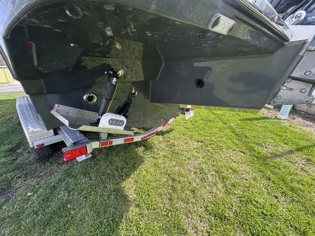 Slide: The Image of Cutwater C-24 Coupe 2020 - 14