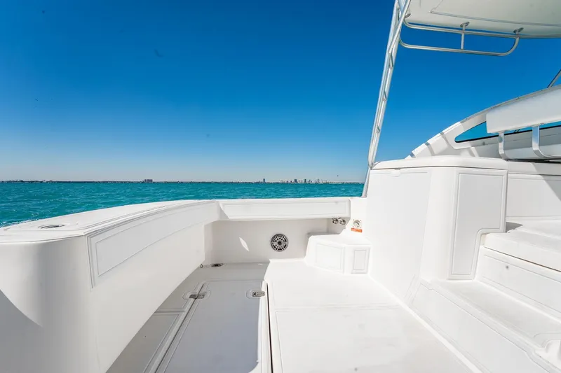 Slide: The Image of 2004 Luhrs Tournament 320 Open boat deck with ocean view and clear blue sky. - 11