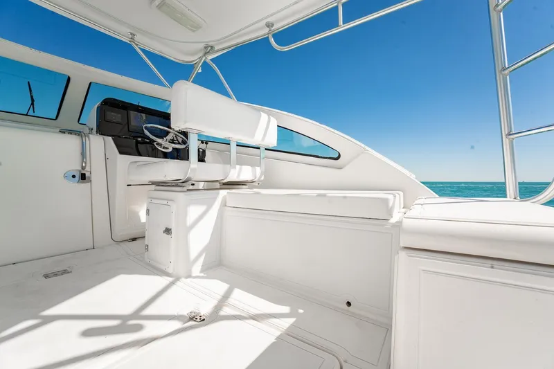 Slide: The Image of 2004 Luhrs Tournament 320 Open boat interior with ocean view and clear blue sky. - 16