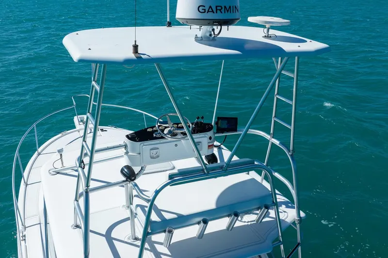 Slide: The Image of 2004 Luhrs Tournament 320 Open boat with Garmin equipment on turquoise water. - 45