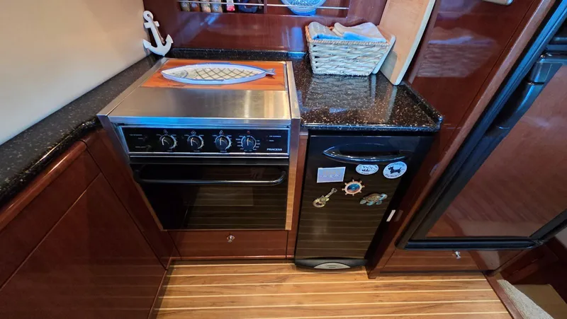 Slide: The Image of Meridian 490 Pilothouse 2008 - 19