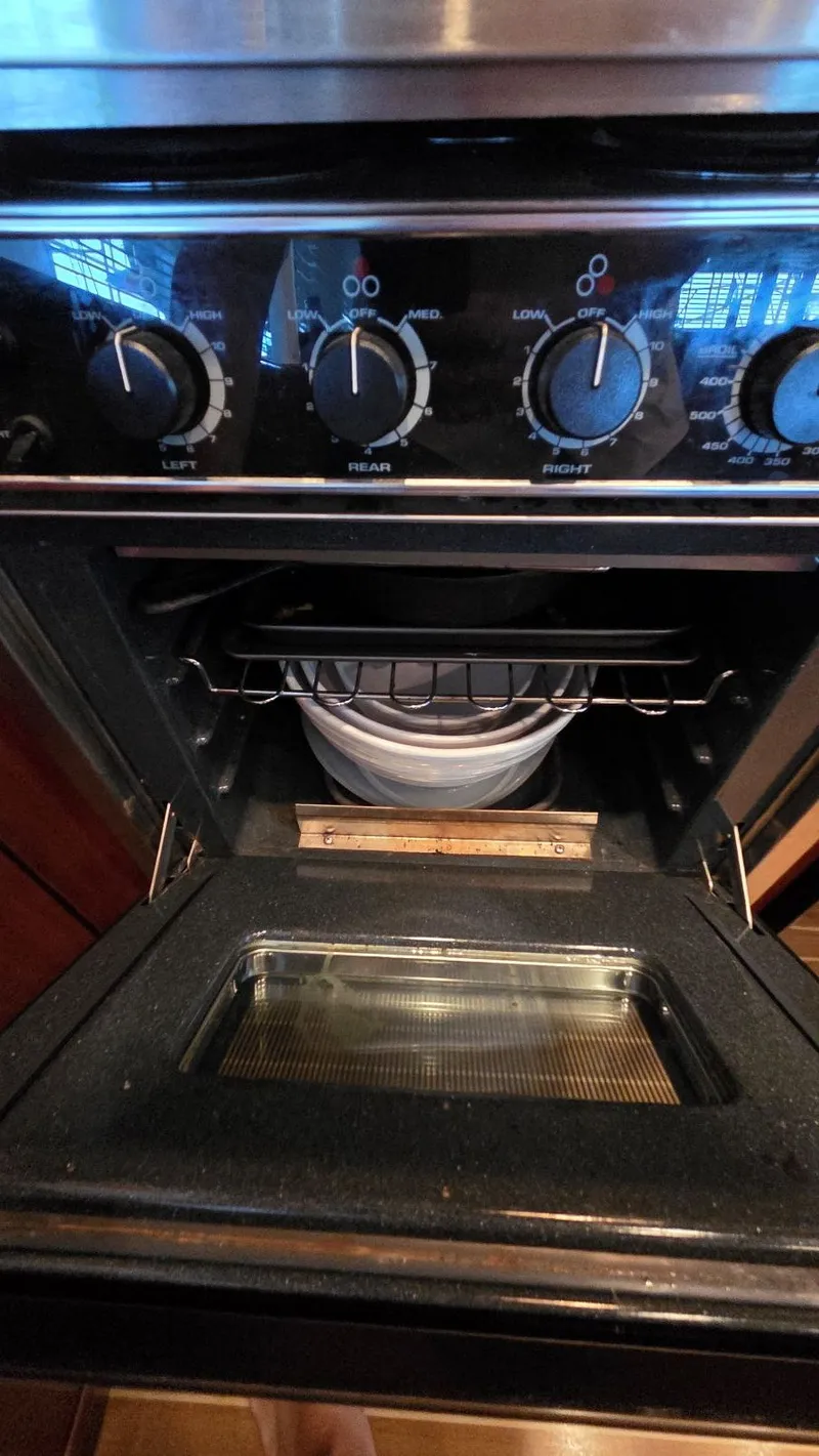 Slide: The Image of Meridian 490 Pilothouse 2008 - 22