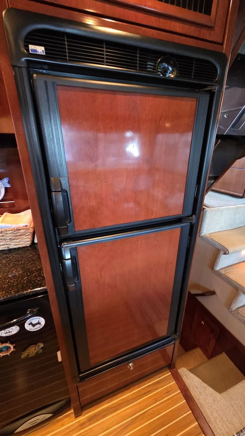 Slide: The Image of Meridian 490 Pilothouse 2008 - 24