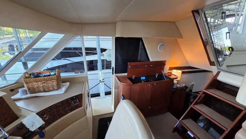 Slide: The Image of Meridian 490 Pilothouse 2008 - 28