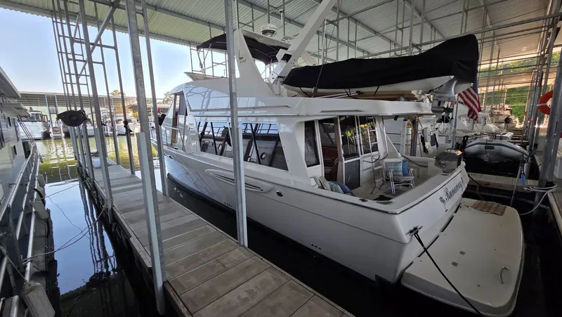 Slide: The Image of Meridian 490 Pilothouse 2008 - 4