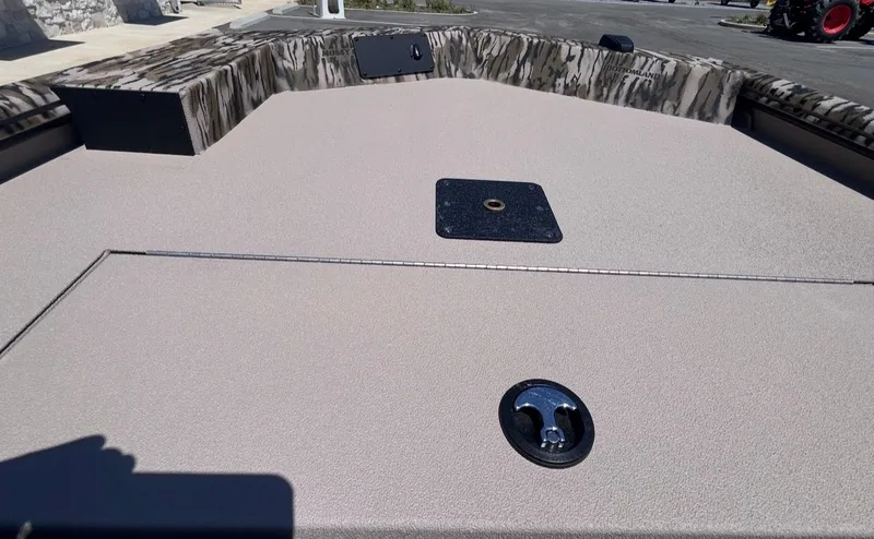 Slide: The Image of Avid 16 Commander 2026 boat deck with storage and camouflage design. - 12