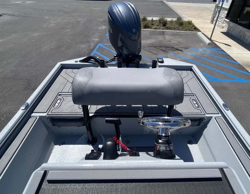 Slide: The Image of Avid 22 Recon 2026 boat with steering console and outboard motor. - 5