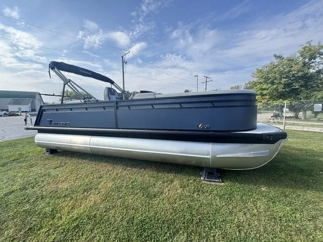 The Image of Viaggio V22U Tri-Toon 2026 on grass, blue sky background. - 1