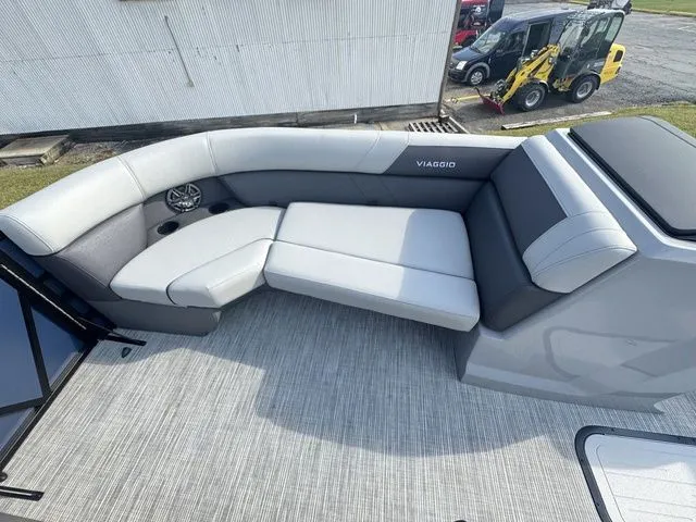 Slide: The Image of Viaggio V22U Tri-Toon 2026 - 10